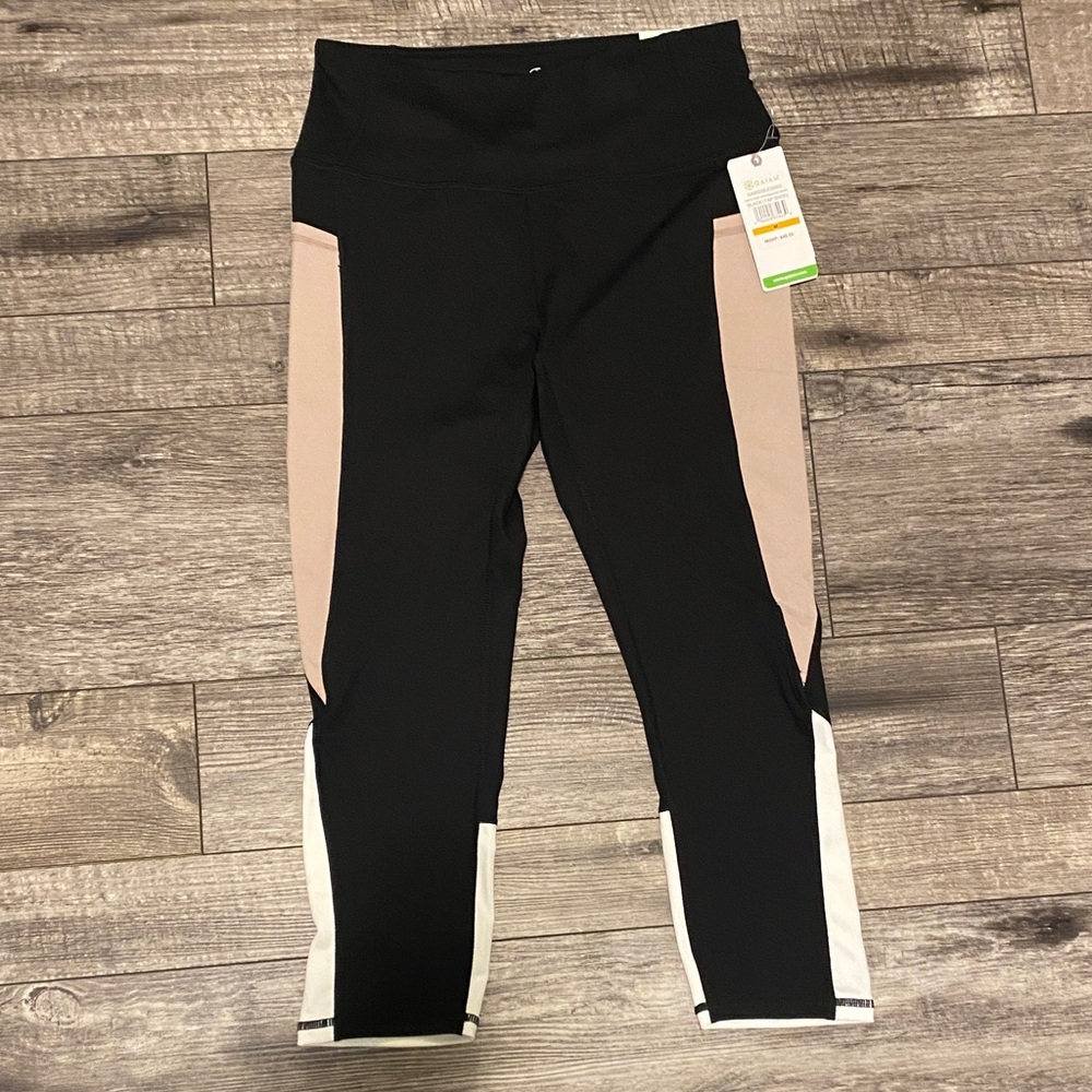 GAIAM OM high rise yoga capris